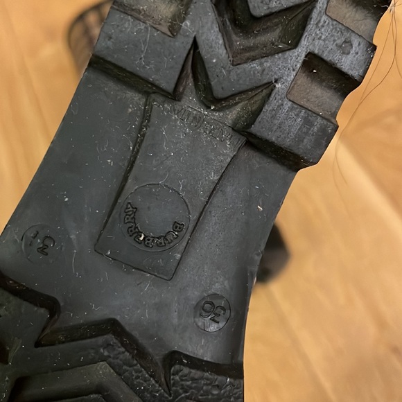 Preloved Burberry tall rainboots - Picture 6 of 6